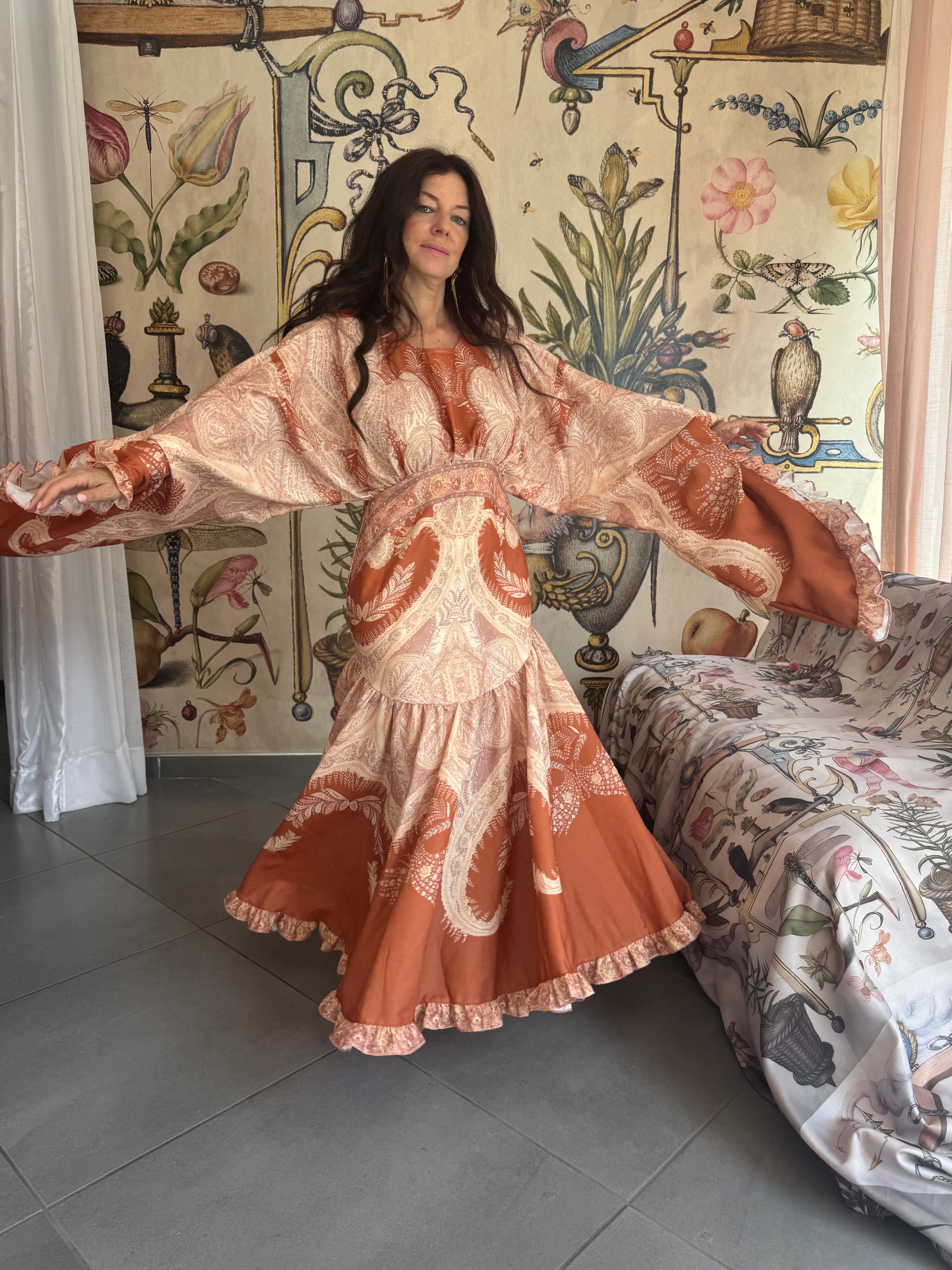 Abito Maxi "Foliage d'Antan" – Vestito Lungo con Maniche a Campana e Volant