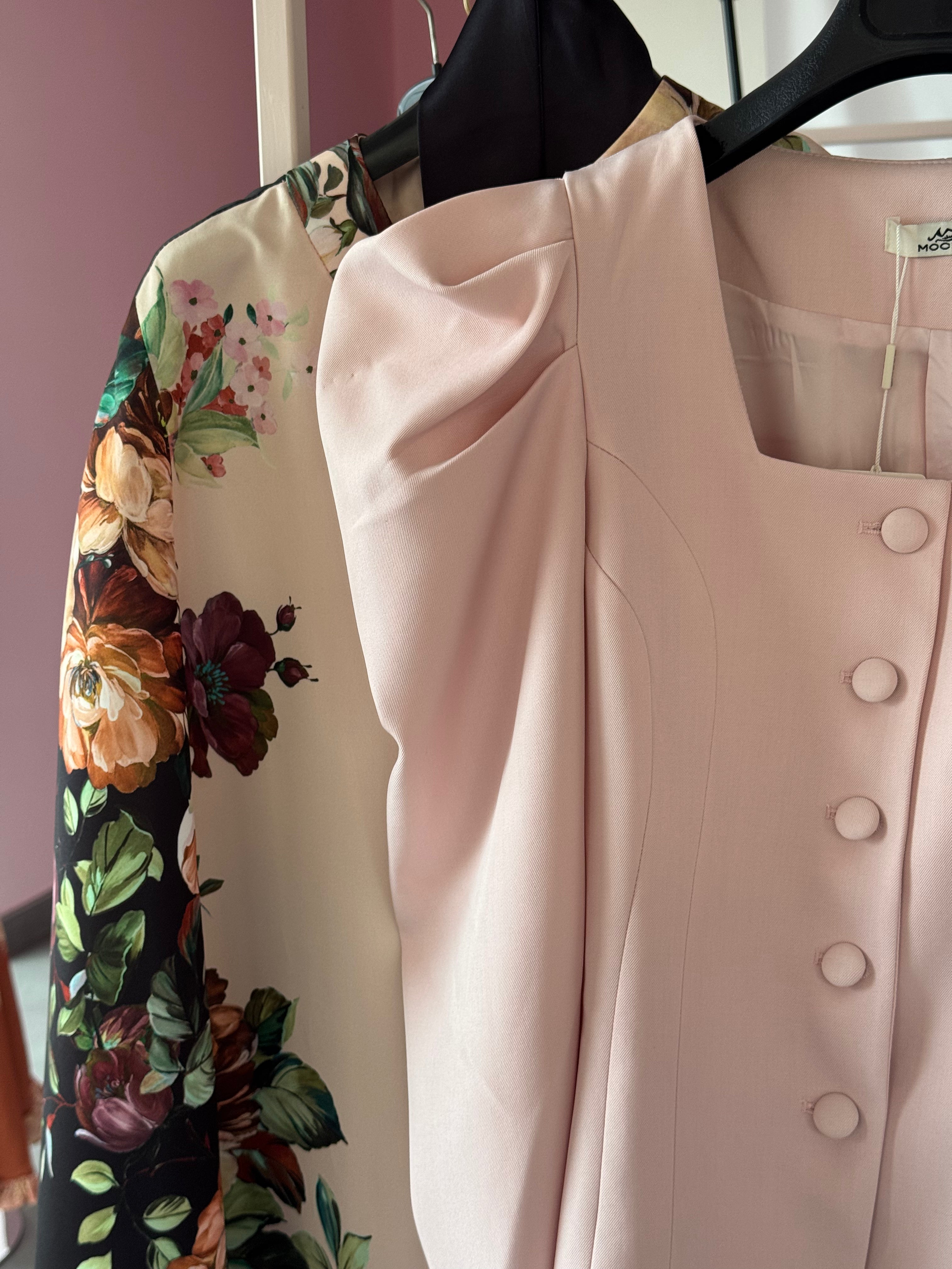 Giacca Couture Rosa Cipria con Spalle Scultura